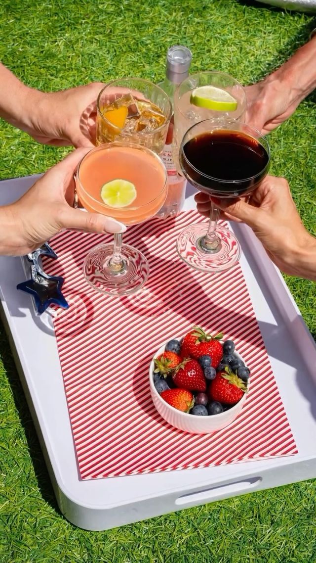 Are you ready?! Who says we can’t celebrate today AND tomorrow! 😉🥳 Try @thomasashbourne’s line of ready to drink cocktails this 4th of July!

#thomasashbourne #readytosip #craftcocktails #WidlyDignified #drinktothat #craftcocktails #cocktail #4thOfJulyWeekend #cocktails #cocktailsanddreams #cocktailsforyou #cheers #july4th #celebrate